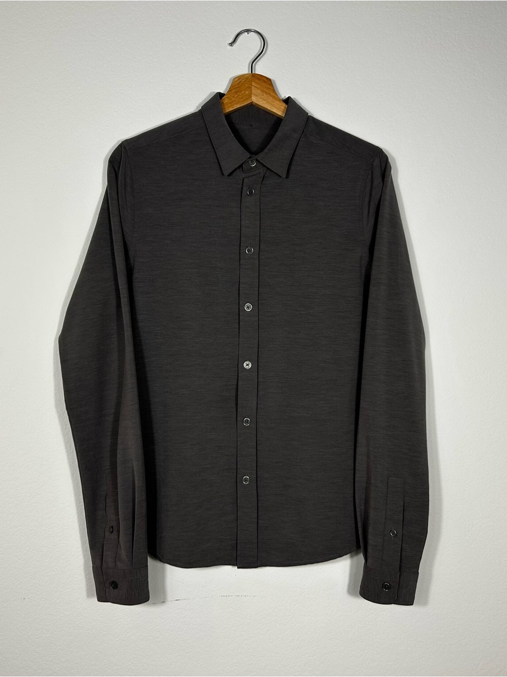 Vuori Bridge Button Down Shirt Mens Size Small Gray Long Sleeve V1002